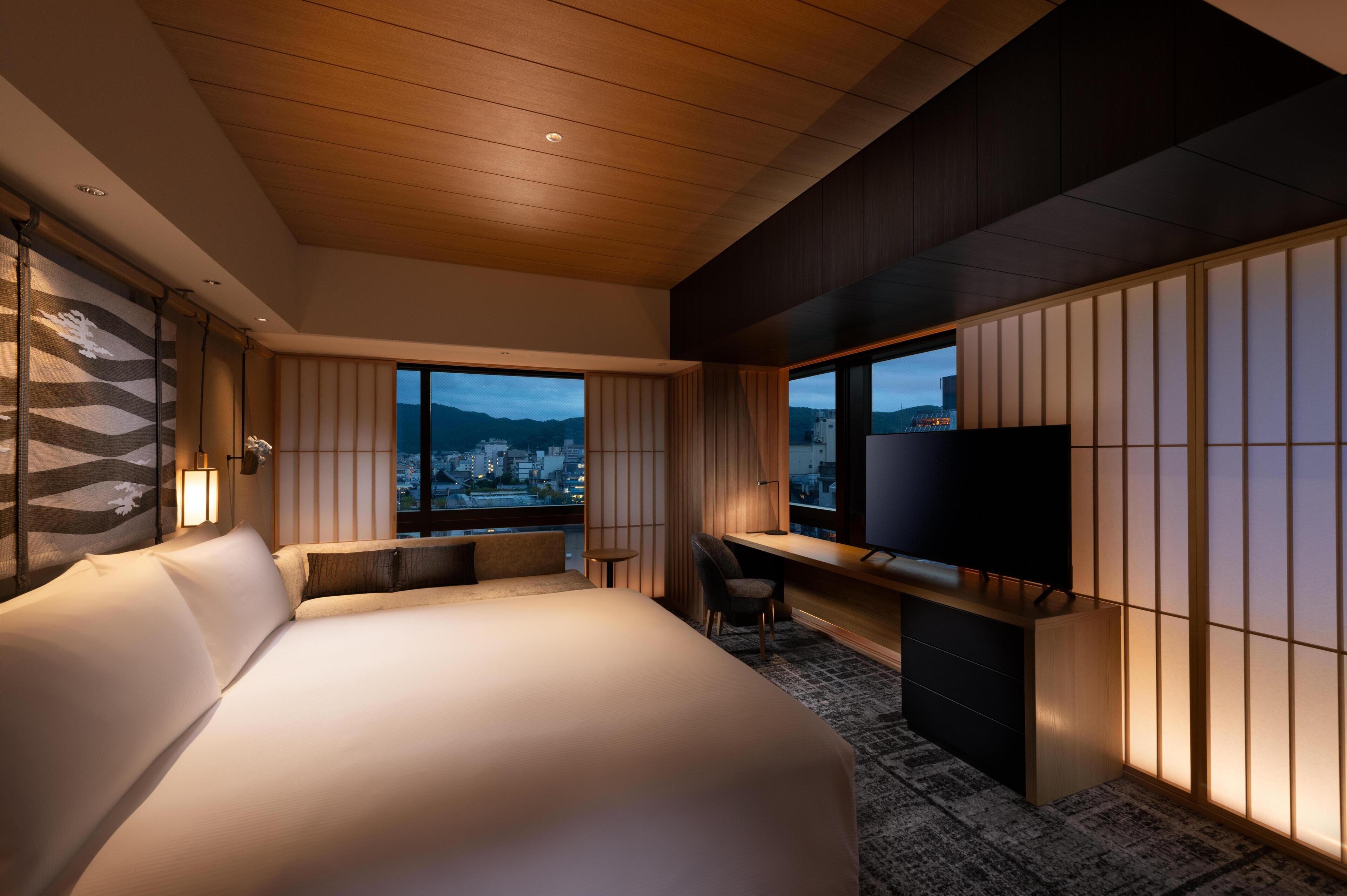 5-Star Hilton Kyoto Hotel • Kid-Friendly Buffet Breakfast & Pizza ...